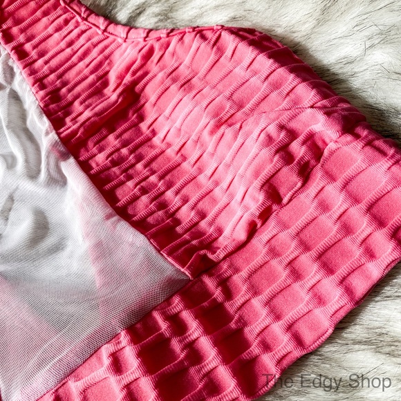 Honeycomb Textured Mesh Panel Sports Bra - Picture 3 of 5